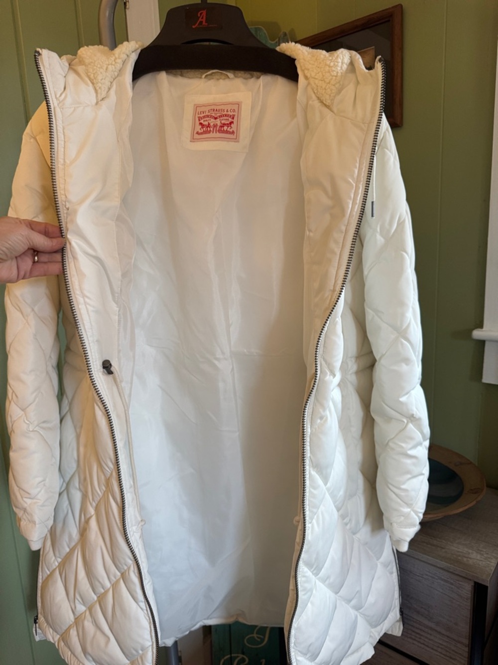 NWOT Levi's Quilted Sherpa-Lined Hooded Puffer - Picture 3 of 12